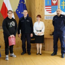 Powiększ zdjęcie Organizatorzy Turnieju z najlepszym zawodnikiem - Bartłomiejem Wyderką z I LO we Włoszczowie