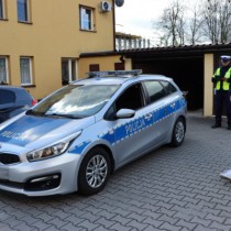 Powiększ zdjęcie Uczestnicy szukają pięciu usterek w samochodzie