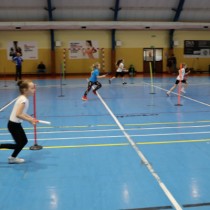 Powiększ zdjęcie Pierwsza konkurencja dla dziewczynek z grupy starszej - bieg sztafetowy