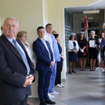 Powiększ zdjęcie Uczestnicy mszy świętej