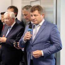Powiększ zdjęcie Głos zabiera Radny Sejmiku Województwa Świętokrzyskiego Artur Konarski