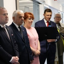 Powiększ zdjęcie Na przebudowanym Oddziale Chirurgii przemawia Dyrektor ZOZ Rafał Krupa