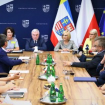 Powiększ zdjęcie Organizatorzy i uczestnicy spotkania