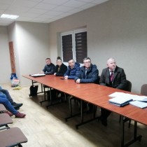 Powiększ zdjęcie Od lewej siedzą: Sołtys Ciemiętnik, Radna Gminy Kluczewsko, Wójt Gminy Kluczewsko, Starosta Włoszczowski i Wicestarosta