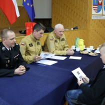 Powiększ zdjęcie Część ustna turnieju. Uczestnik odpowiada przed komisją na wylosowane pytania.