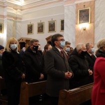 Powiększ zdjęcie Od prawej: Wicedyrektor ZS nr 3 Mariola Koza, Drugi rząd: Starosta Dariusz Czechowski, Poseł Krzysztof Lipiec, Wicestarosta Łukasz Karpiński. Trzeci rząd: Dyrektor Małgorzata Pruś, Przewodniczący Sejmiku Województwa Andrzej Pruś