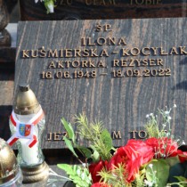 Powiększ zdjęcie Nagrobek Ilony Kuśmierskiej-Kocyłak (cmentarz parafialny we Włoszczowie)