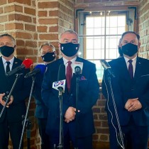 Powiększ zdjęcie Marszałek%20Województwa%20Świętokrzyskiego%20informuje%20o%20decyzji%20Zarządu%20w%20sprawie%20złożenia%20wniosków%20o%20dofinansowanie%20budowy%203%20obwodnic