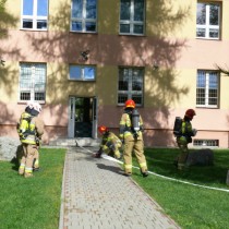Powiększ zdjęcie Akcja ratowniczo-gaśnicza w I LO we Włoszczowie