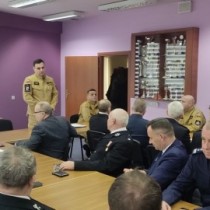 Powiększ zdjęcie Przemawia Świętokrzyski Komendant Wojewódzki PSP nadbryg. Krzysztof Ciosek do uczestników narady.