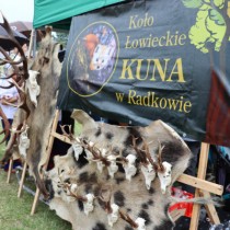 Powiększ zdjęcie Stoisko Koła Łowieckiego KUNA w Radkowie