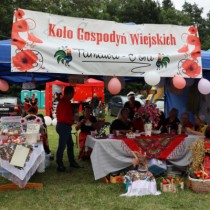 Powiększ zdjęcie Stoisko KGW w Tarnawej Górze