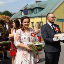 Powiększ zdjęcie Starostowie Dożynek Powiatowych Małgorzata Żesławska z Krzepina i Tomasz Popczyk z Ojsławic