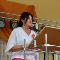 Powiększ zdjęcie Głos zabiera Radna Sejmiku Województwa Świętokrzyskiego Jolanta Tyjas