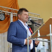 Powiększ zdjęcie Głos zabiera Radny Sejmiku Województwa Świętokrzyskiego Artur Konarski