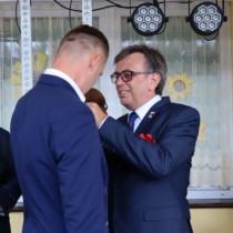 Powiększ zdjęcie Wręczenie Rolnikom z powiatu włoszczowskiego odznak honorowych „Zasłużony dla Rolnictwa”
