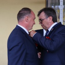 Powiększ zdjęcie Wręczenie Rolnikom z powiatu włoszczowskiego odznak honorowych „Zasłużony dla Rolnictwa”