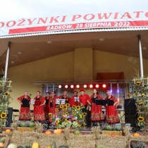 Powiększ zdjęcie Występ Koła Gospodyń Wiejskich z Tarnawej Góry