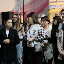 Powiększ zdjęcie Występ grupy z Ukrainy, która zamieszkała na terenie naszego powiatu