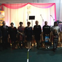 Powiększ zdjęcie Organizatorzy wydarzenia z uczestniczkami jednego z konkursów dla publiczności