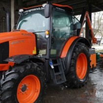 Powiększ zdjęcie Nowy ciągnik zakupiony dla Zarządu Dróg Powiatowych we Włoszczowie.