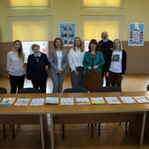 Powiększ zdjęcie Komisja Konkursowa: Justyna Pośpiech, Teresa Ostrowska, Aneta Dziubek, Olga Golańska, Małgorzata Gusta, Milena Kowalczyk oraz Wojciech Ostrowski