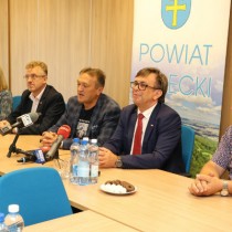 Powiększ zdjęcie Konferencja prasowa w Kielcach w sprawie organizowanego 7 sierpnia Rajdu Rowerowego Szlakiem Brygady Świętokrzyskiej NSZ