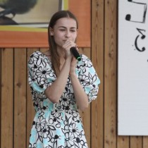 Powiększ zdjęcie Występ jednej z uczestniczek konkursu