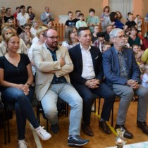 Powiększ zdjęcie Publiczność, w tym zaproszeni goście