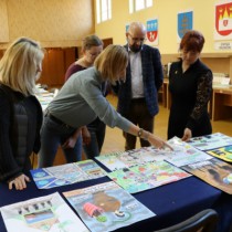 Powiększ zdjęcie Obrady komisji konkursowej