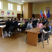 Powiększ zdjęcie Młodzież%20uczestnicząca%20w%20lekcji%20o%20samorządzie