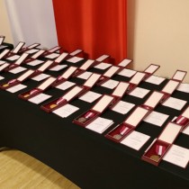 Powiększ zdjęcie Medale i Krzyże Zasługi