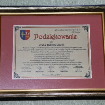 Powiększ zdjęcie Grawerton od władz Powiatu Włoszczowskiego dla Honorowego Prezesa Wiktora Krotli 