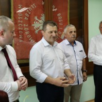 Powiększ zdjęcie Spotkanie z Wojewodą w ZOZ Włoszczowa. Głos zabiera Radny Sejmiku Artur Konarski.