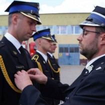 Powiększ zdjęcie Wręczenie odznaczeń, wyróżnień i awansów
