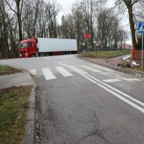 Powiększ zdjęcie Chlewice. Zjazd z drogi krajowej na drogę powiatową w kierunku Radkowa.