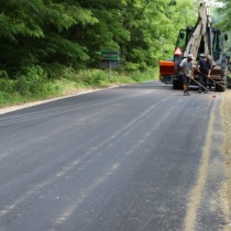Powiększ zdjęcie Odcinek drogi powiatowej Radków (Młyn) - Radków w trakcie modernizacji