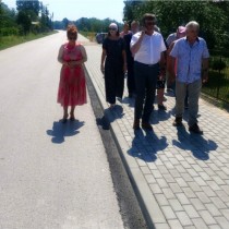 Powiększ zdjęcie Odbiór chodnika w Tarnawej Górze