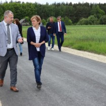 Powiększ zdjęcie Odbiór przebudowanej drogi w Jeżowicach