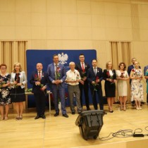 Powiększ zdjęcie Wojewoda Świętokrzyski z odznaczonymi
