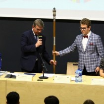 Powiększ zdjęcie Otwarcie%20obrad%20przez%20Przewodniczącego%20Andrzeja%20Prusia