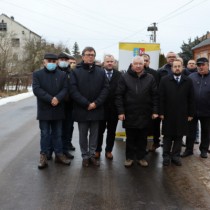 Powiększ zdjęcie Uczestnicy%20otwarcia%20przebudowanej%20drogi%20powiatowej%20Nr%200246T%20Kurzelów%20-%20Jeżowice%20-%20Łachów%20w%20miejscowości%20Kurzelów
