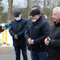 Powiększ zdjęcie Głos zabiera Radny Sejmiku Województwa Świętokrzyskiego Artur Konarski