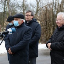 Powiększ zdjęcie Głos zabiera Przewodniczący Rady Powiatu Włoszczowskiego Zbigniew Matyśkiewicz