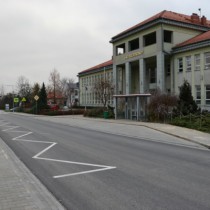 Powiększ zdjęcie Ul. Kusocińskiego we Włoszczowie z nowymi chodnikami, nawierzchnią i przejściami dla pieszych