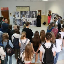 Powiększ zdjęcie O%20Prymasie%20Tysiąclecia%20opowiada%20ks.%20Paweł%20Smolarczyk