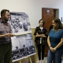 Powiększ zdjęcie O Prymasie Tysiąclecia opowiada nauczyciel z I LO we Włoszczowie - historyk dr Łukasz Kopera 