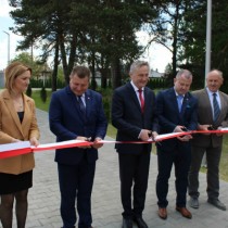 Powiększ zdjęcie Uroczyste przecięcie wstęgi.