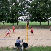 Powiększ zdjęcie Mecz%20siatkówki%20plażowej