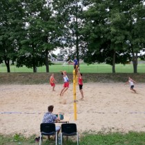 Powiększ zdjęcie Mecz siatkówki plażowej